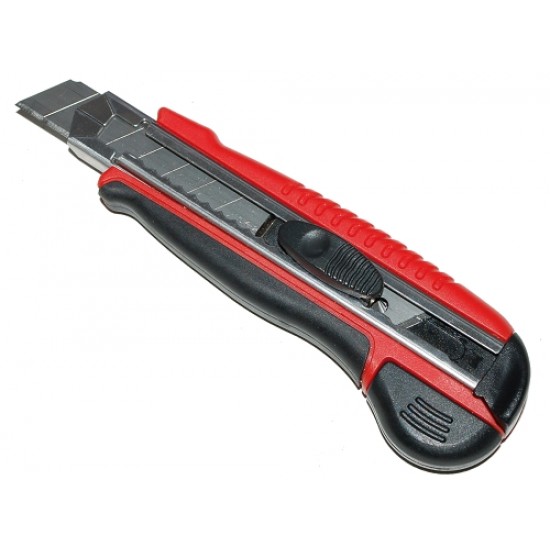 CUTTER PROFESSIONALE CON 3 LAME 18MM.